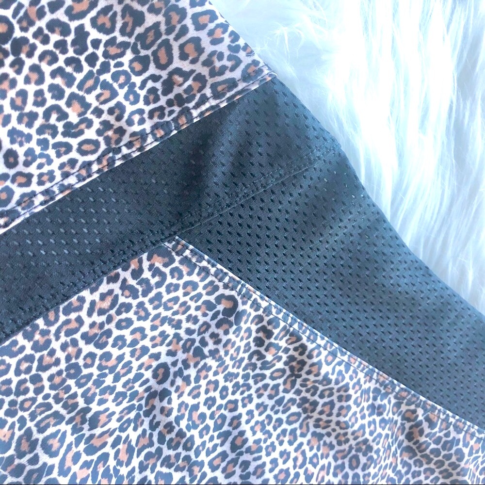 3/$30 ONZIE animal print high waist crop yoga pants size M/L